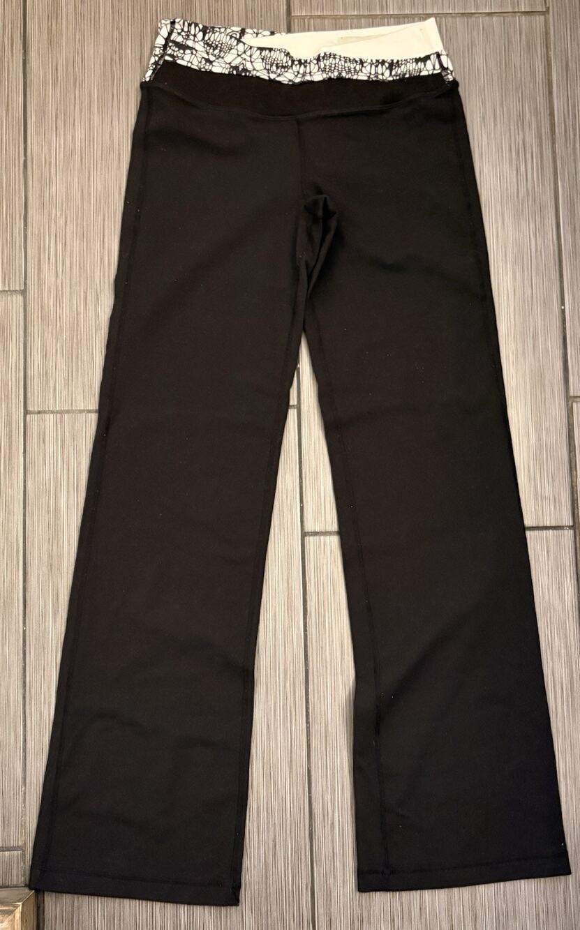 Lululemon Astro Pant Women’s Size 6 Black/White Abstract Waistband Yoga Bootcut